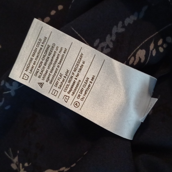 🔥🔥🔥Vince Spring navy blue floral henley blouse S - Picture 10 of 12